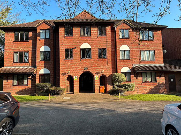 1 Bedroom Flat To Rent In Leatherhead, KT22