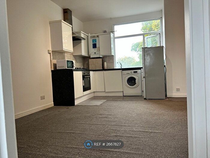 2 Bedroom Flat To Rent In London Road, Westcliff-On-Sea, SS0