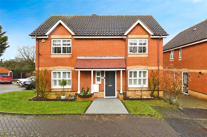 4 Bedroom Detached House For Sale In Heron Gardens, Rayleigh, Essex, SS6