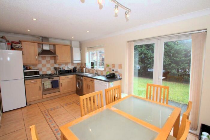 4 Bedroom Town House To Rent In Bridges View, Gateshead, NE8