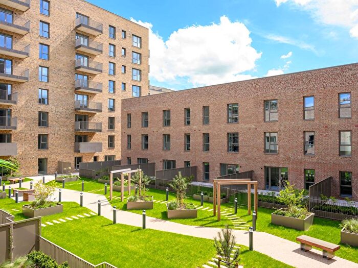 1 Bedroom Flat For Sale In Civic Street, Hounslow, TW3