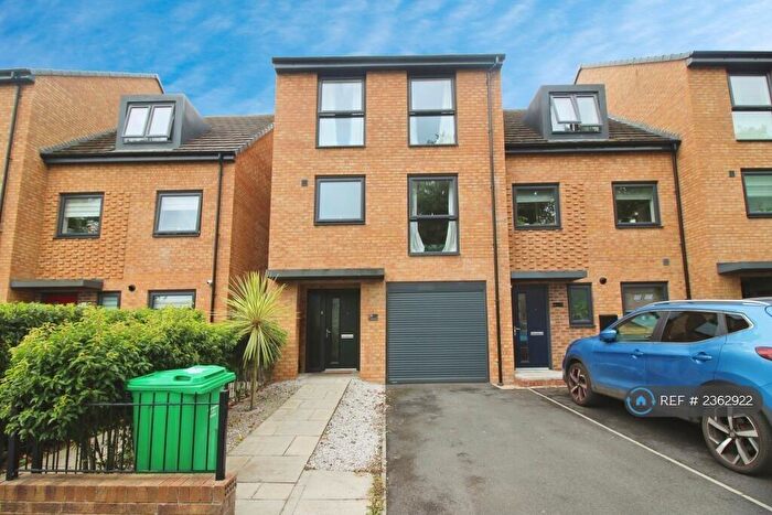 4 Bedroom Semi-Detached House To Rent In Arkwright Walk, Nottingham, NG2