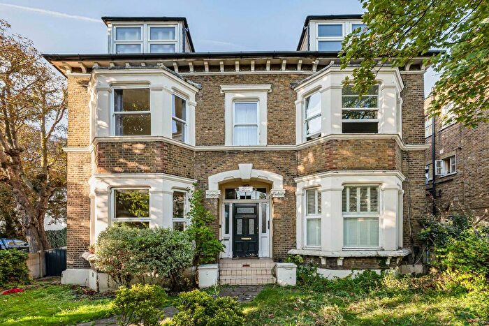2 Bedroom Flat For Sale In Uxbridge Road, Shepherd's Bush, London, W12