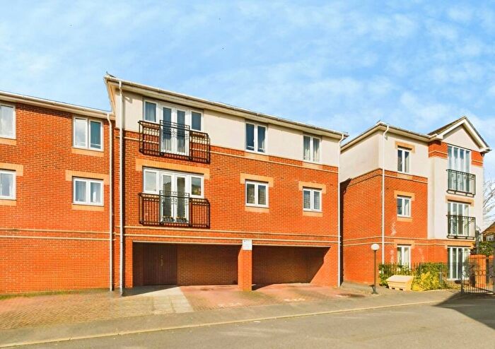 2 Bedroom Apartment For Sale In Langstaff Way, Southampton, SO18