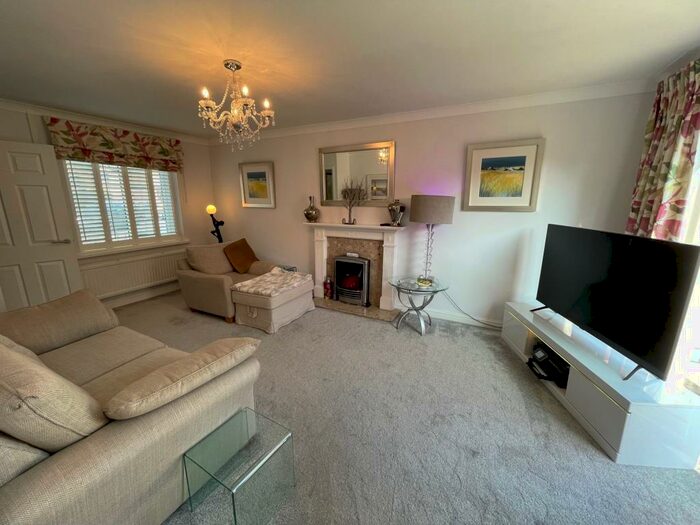 3 Bedroom House To Rent In Brockhill Way, Penarth, CF64