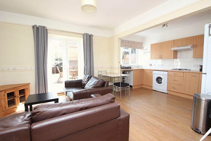 4 Bedroom Detached House To Rent In Abbott Road, Bournemouth, BH9