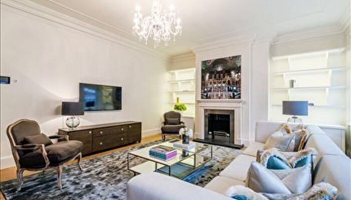 3 Bedroom Flat To Rent In Duke Street, Mayfair, London., W1K