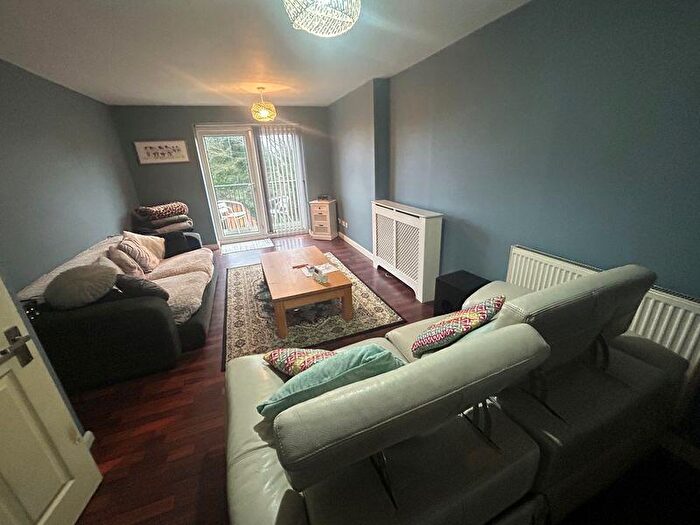 3 Bedroom Flat To Rent In Hewell Road, Barnt Green, B45