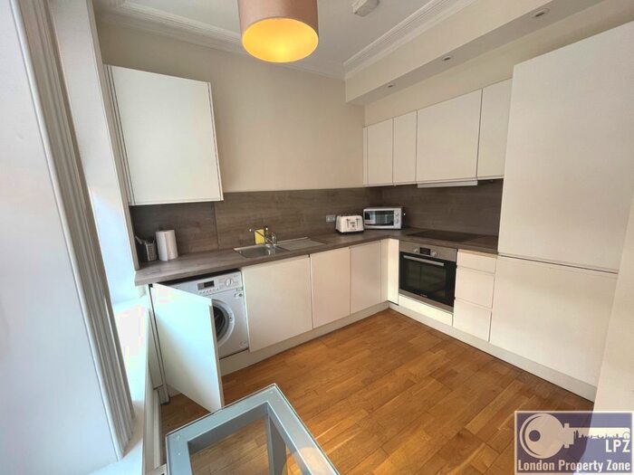 1 Bedroom Flat To Rent In Hamlet Gardens, Ravenscourt Park, Hammersmith, W6