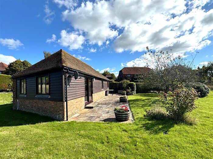 2 Bedroom Cottage To Rent In Stone, Tenterden, TN30