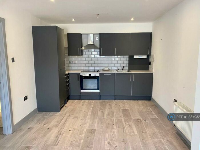 2 Bedroom Flat To Rent In High Road, Benfleet, SS7