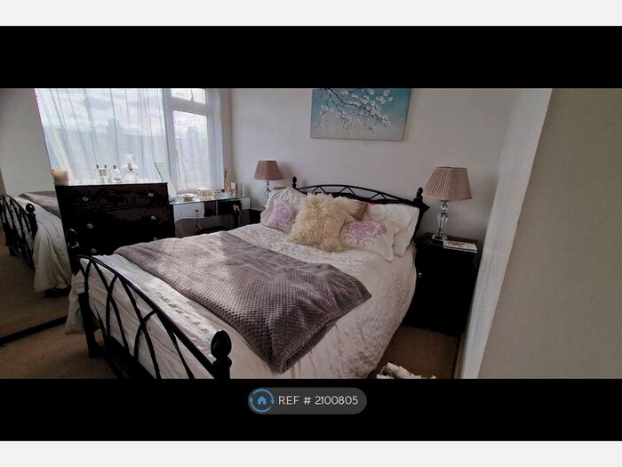 2 Bedroom Flat To Rent In Hainault Road, London, E11