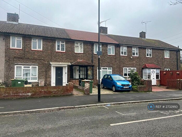 3 Bedroom Terraced House To Rent In Murray Square, London, E16