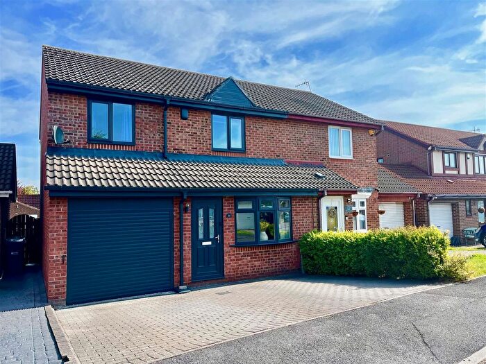 3 Bedroom Semi-Detached House For Sale In Glanville Close, Gateshead, NE11