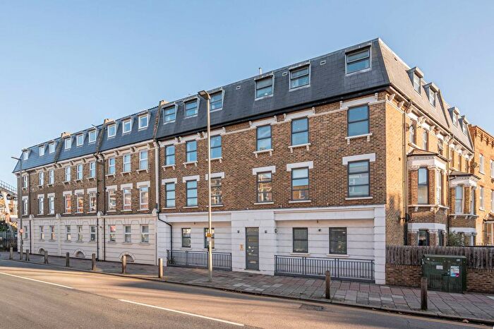 2 Bedroom Flat For Sale In Bedford Hill, Balham, London, SW12