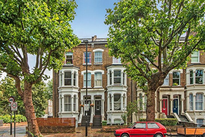 1 Bedroom Flat For Sale In Hanley Road, Finsbury Park, N4