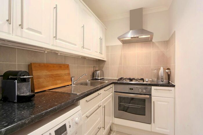3 Bedroom Flat To Rent In Philbeach Gardens, Earls Court, London, SW5