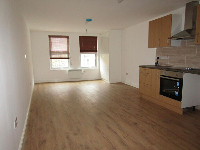 Flat To Rent In High Street, Chatham., ME4