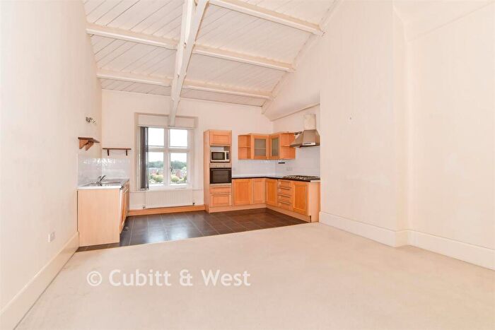 2 Bedroom Flat For Sale In Royal Earlswood Park, Redhill, Surrey, RH1