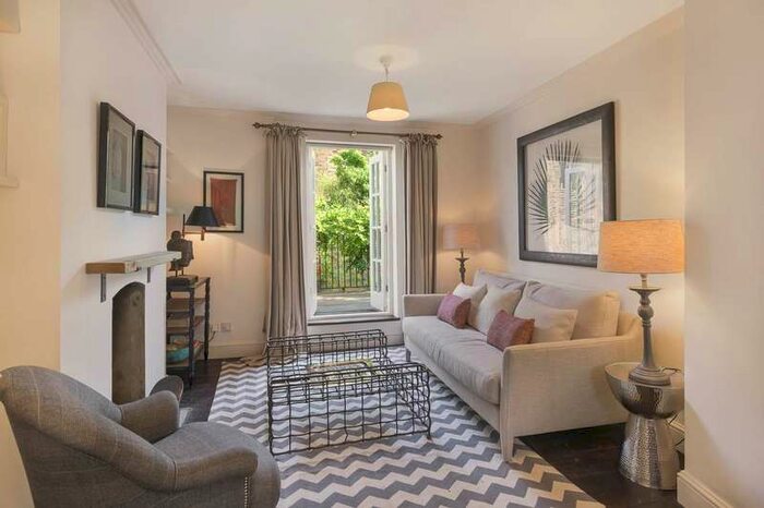 2 Bedroom Flat To Rent In Billing Place, London, SW10