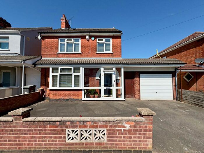 4 Bedroom Detached House For Sale In Strathmore Avenue, Leicester, LE4