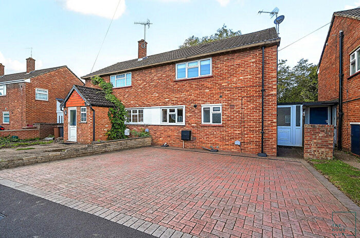 4 Bedroom Semi-Detached House To Rent In Pond Meadow, Guildford, GU2