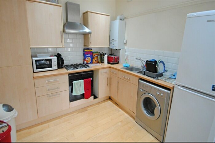 2 Bedroom Flat To Rent In Bedroom Second Floor Flat In Meyrick Park, BH3