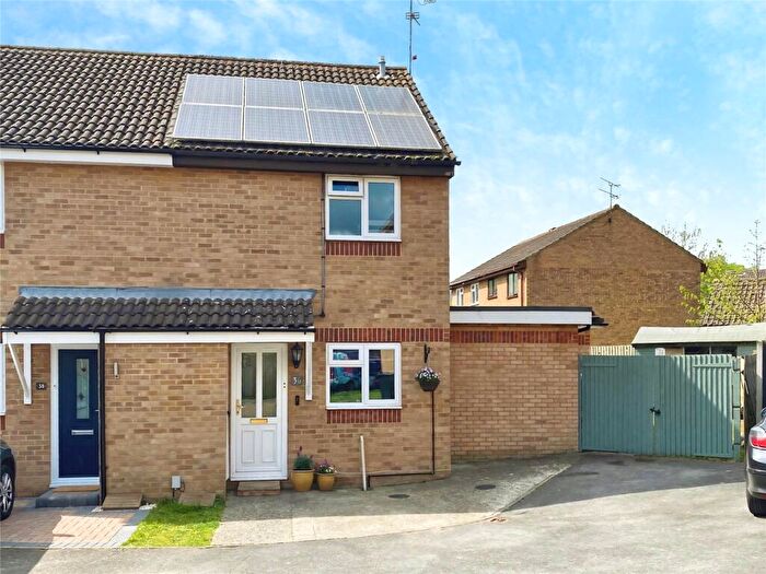 2 Bedroom End Of Terrace House For Sale In Jupiter Way, Wokingham, Berkshire, RG41