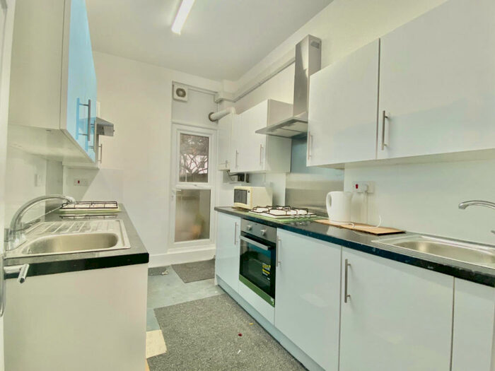 Studio To Rent In Park Avenue Mitcham, CR4