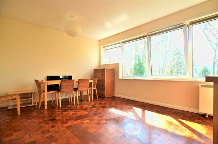 2 Bedroom Flat To Rent In Church Hill, Caterham, Surrey, CR3