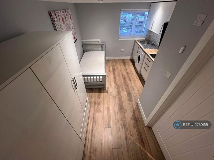 Studio To Rent In Alexandea Ave, Luton, LU3