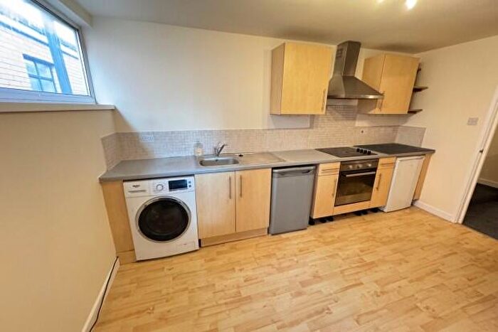 2 Bedroom Flat To Rent In Victoria House Cardiff, CF11