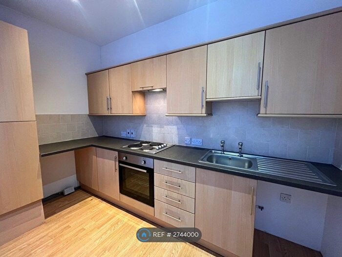 1 Bedroom Flat To Rent In King Street, Carmarthen, SA31