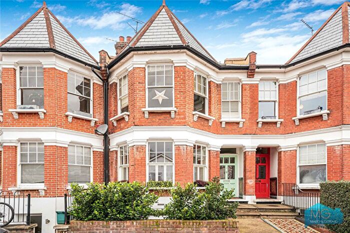 4 Bedroom Flat For Sale In Nightingale Lane, London, N8