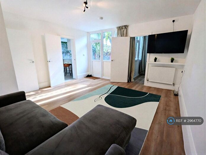 1 Bedroom Flat To Rent In Kirwyn Way, London, SE5