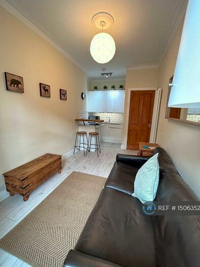 1 Bedroom Flat To Rent In Crathie Drive, Glasgow, G11