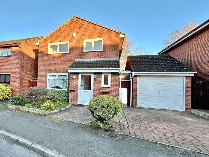 3 Bedroom Detached House To Rent In Gorse Close, Rugby, CV22