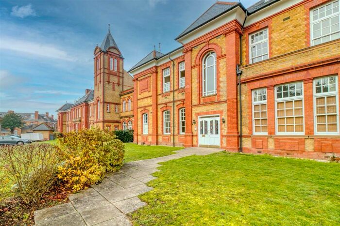 2 Bedroom Flat To Rent In Penrose House, Newsholme Drive, N21