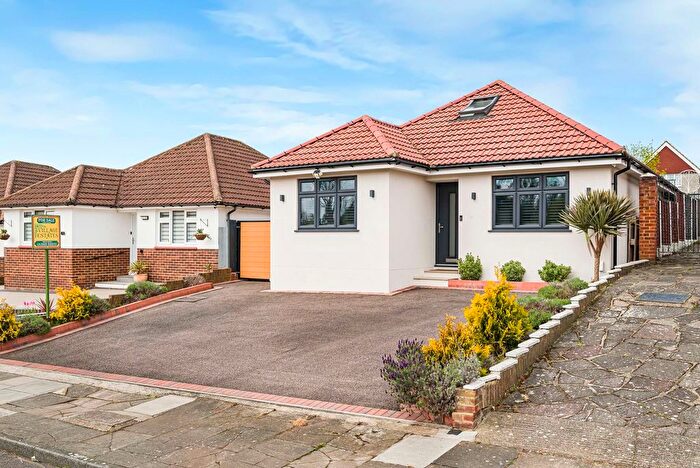 4 Bedroom Detached House For Sale In Cold Blow Crescent, Bexley, DA5