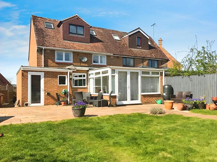 3 Bedroom Semi-Detached House For Sale In Queens Crescent, Drayton, - Double Garage/Annexe Included!, OX15