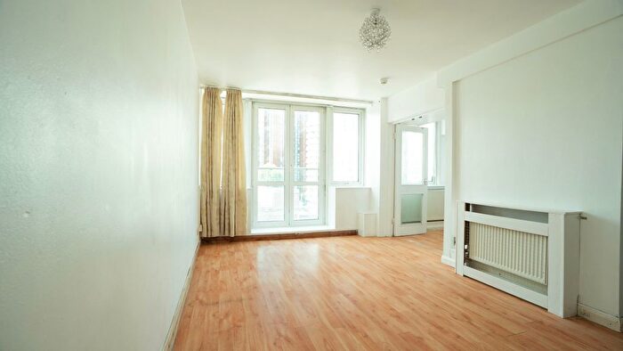 2 Bedroom Flat To Rent In Garratt Lane, London, SW18