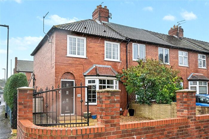 2 Bedroom Terraced House For Sale In Lisheen Grove, Castleford, West Yorkshire, WF10