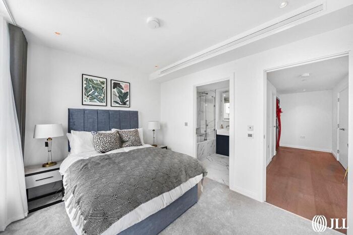 2 Bedroom Apartment To Rent In Gasholder Place London, SE11