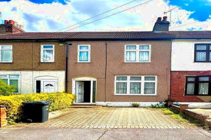 3 Bedroom Property To Rent In Inglehurst Gardens, Ilford, IG4