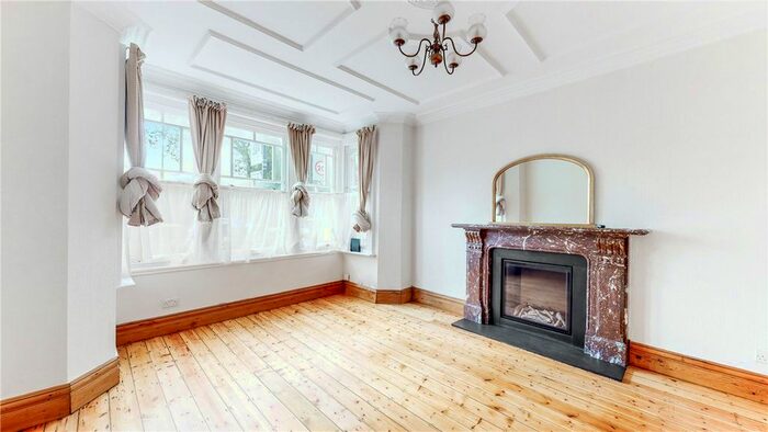 3 Bedroom Flat To Rent In Wolverton Mansions, Ealing, London, Uk, W5