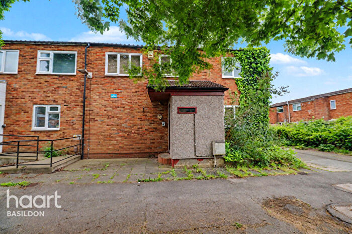 3 Bedroom End Of Terrace House For Sale In Maydells, Basildon, SS13