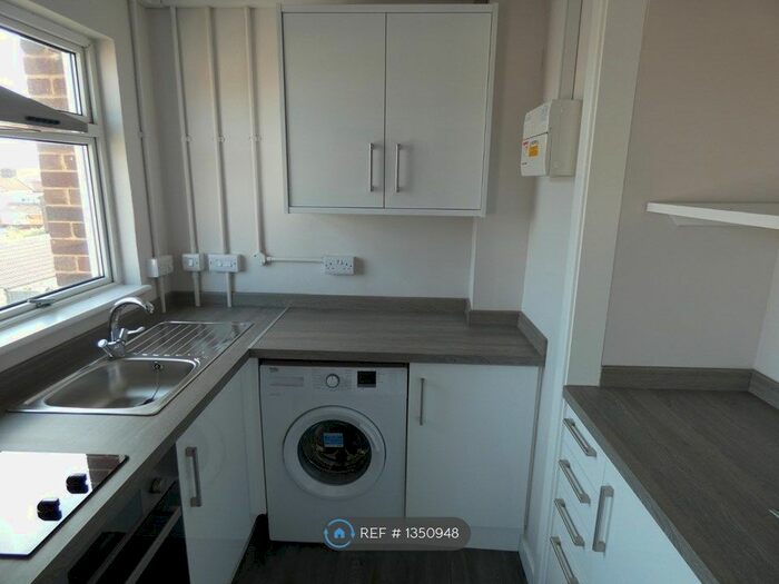 1 Bedroom Flat To Rent In Albany Court, Gosport, PO12
