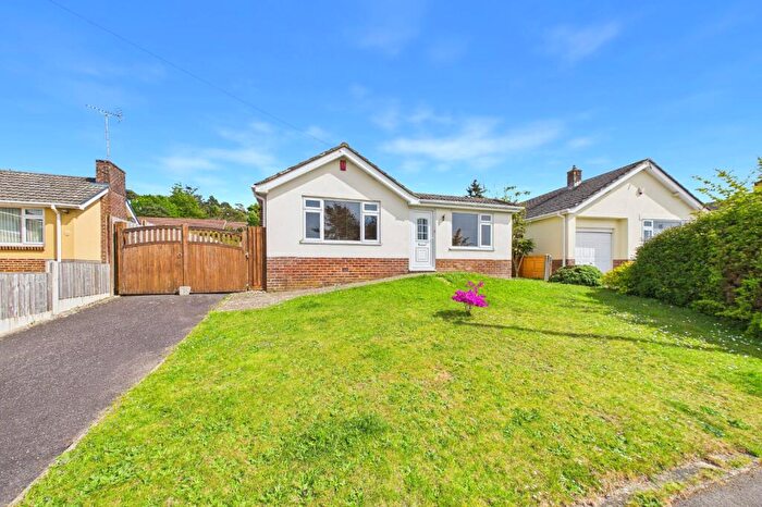 4 Bedroom Bungalow For Sale In Fairview Drive, Broadstone, Dorset, BH18