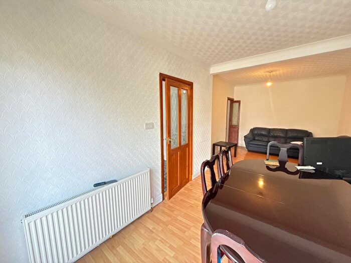 4 Bedroom Terraced House To Rent In George V Way, Perivale, London, Greater London, UB6