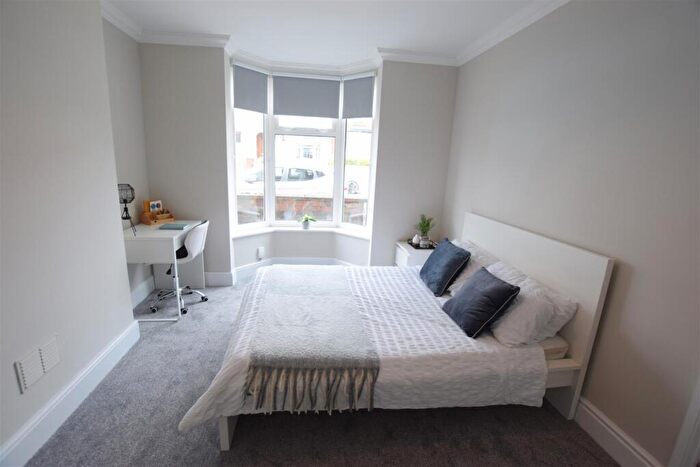 3 Bedroom Terraced House To Rent In Carholme Road - Student House - /, LN1
